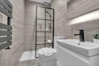 Comfortable & Deluxe 2 Bedroom Flat in Hendon - 7