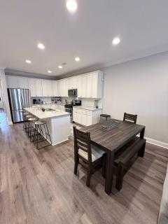 War Eagle Landing a 4BR and 3BA Family-Friendly Auburn Retreat - 2