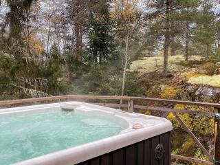 Cozy Forest Hideaway with Hot Tub - 9