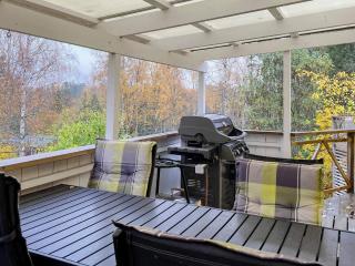 Cozy Forest Hideaway with Hot Tub - 4