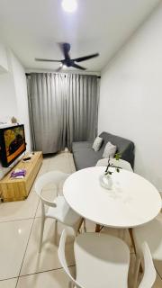 Minimalist stay Midas Seri Alam High floor - 0