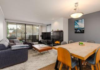 Whistler Village Retreat, Private Hot Tub & Sauna - 9