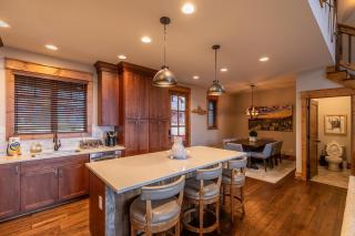 Price Peak at Eagles Nest - 1