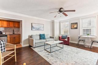 Downtown Penthouse Skyline Views & Comfort Dwtn - 9