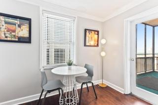 Downtown Penthouse Skyline Views & Comfort Dwtn - 4