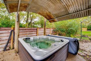 Family Holiday Cabin in Kentucky with Hot Tub! -  - 8