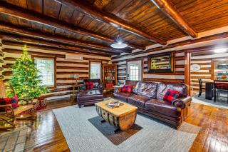 Family Holiday Cabin in Kentucky with Hot Tub! - 5