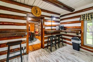 Family Holiday Cabin in Kentucky with Hot Tub! -  - 2