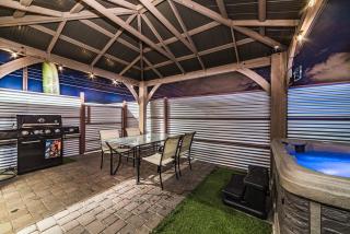 APT Style Home 2BR 2BA w Jacuzzi Near Airport - 8