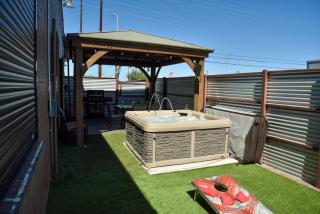 APT Style Home 2BR 2BA w Jacuzzi Near Airport - 7