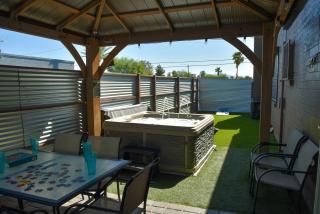 APT Style Home 2BR 2BA w Jacuzzi Near Airport - 0