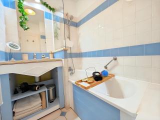 Piscine, parking gratuit et balcon vue sur le golf - 3