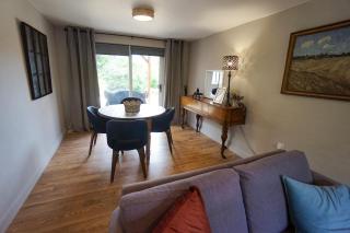 Beautiful 2 Bed Home with Spacious Garden - 2