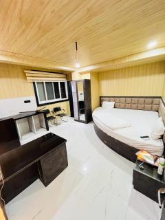 Budget Friendly Stayinn - 5