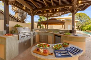 Granada Grand Estate near Universal and CSUN - 5