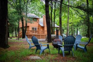 Cozy Poconos Cabin Near Skiing with Private Lake, Fire Pit and BBQ - 8