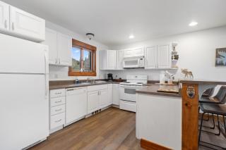 The Loose Moose Lodge #2 at Downtown Grand Lake - 7