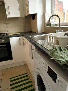 Cosy & Convenient 1 Bed House - 9