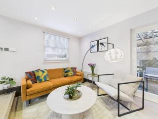 Stylish Mews House, Private Garden, Sleeps 4, Central Location - 9