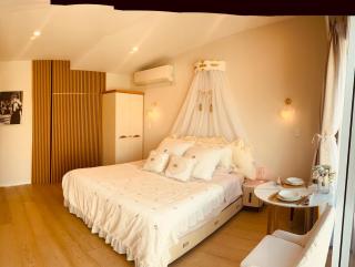 Delightful little house & Chateau Charme Suite - 9