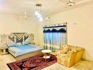 The Cozy Couple Villa DHA - 4