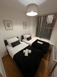 2 Bedroom City Centre Apartment Liverpool - 0