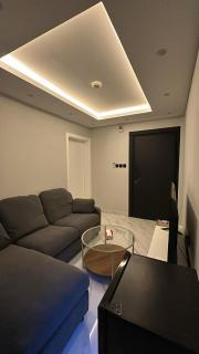 A classy apartment with a modern design and a distinctive location - 0