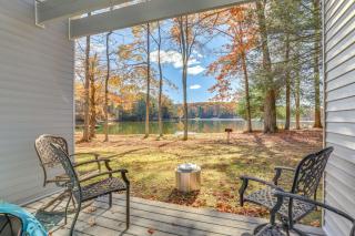Steps to Lake Tanglwood Tranquil Wooded Retreat - 0