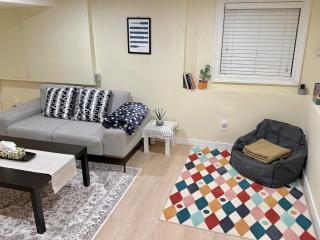 Spacious 2BR Guest Suite in Vancouver - 3