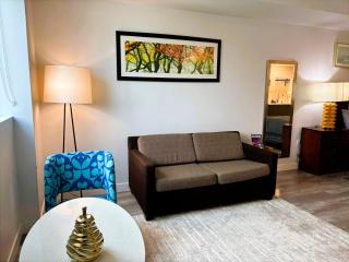 Melrose Luxe Retreat near The Grove - 6