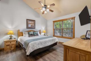 Grey Moose Lodge with Amenities Access - 8