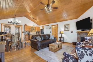 Grey Moose Lodge with Amenities Access - 4
