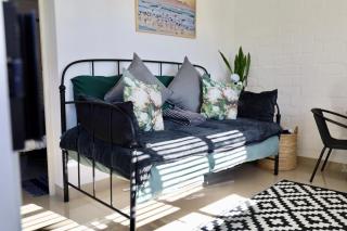 Cozy Garden Cottage - Durbanville, Cape Town - 2