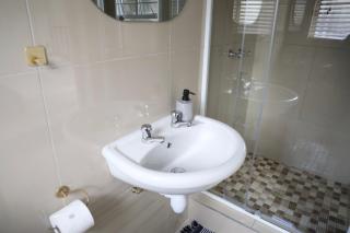 Cozy Garden Cottage - Durbanville, Cape Town - 3