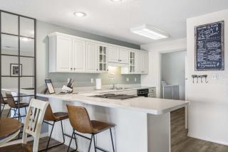 Memories of Avondale - Massage Chair Pools - 2