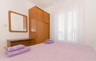 Gorgeous Apartment In Pirovac With Wifi - 2