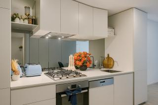 Stylish 2Bed 2Bath with Pool, Gym, Sauna and parking - 6