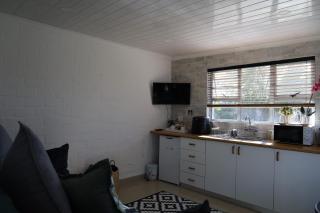 Cozy Garden Cottage - Durbanville, Cape Town - 6