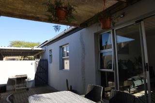 Cozy Garden Cottage - Durbanville, Cape Town - 9