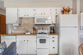 Branson Fall Creek Retreat with Deck Views - 2