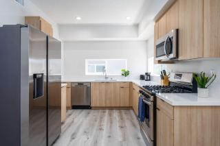 Sunset Views from Private Rooftop in Luxe Townhome - 3