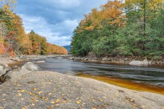 Ski, Hike and Unwind! Riverfront Getaway in Lincoln - Lincoln - 6