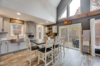 White Mtns Holiday Home! Cabin 1 Mi to Skiing - Campton Upper Village - 2