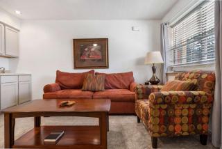 Swansons King Suite - 1 mile from Branson - 6