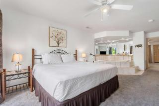 Swansons King Suite - 1 mile from Branson - 1