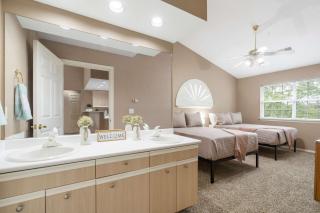 Cityscape Memories - Nearby Golf & Lake - 2