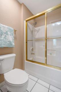 Cityscape Memories - Nearby Golf & Lake - 1