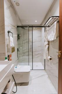 Five Blue View of Marina with Jacuzzi and WiFi - 6