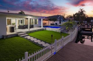 Baycrest Waterfront Pool Dock Gym Bikes - 7