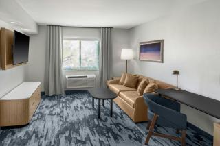 Fairfield Inn & Suites by Marriott San Francisco San Carlos - 4